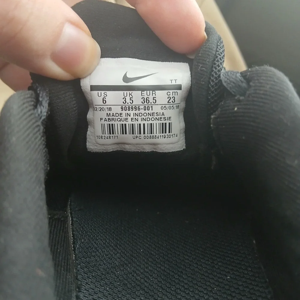 Nike Flex Experience RN 8 Black‎ White Running Shoes Women's Size 6
